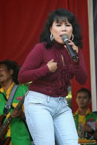 Lirik Lagu - Sejuta Luka - Rita Sugiarto