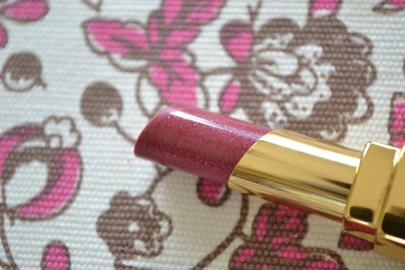 MakeUpVitamins: Chanel Rouge Coco Shine Bonheur 61 Review and Swatch