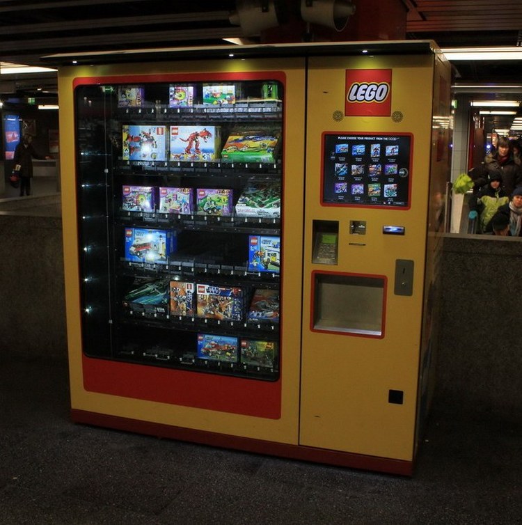 Lego vending machine Halloo