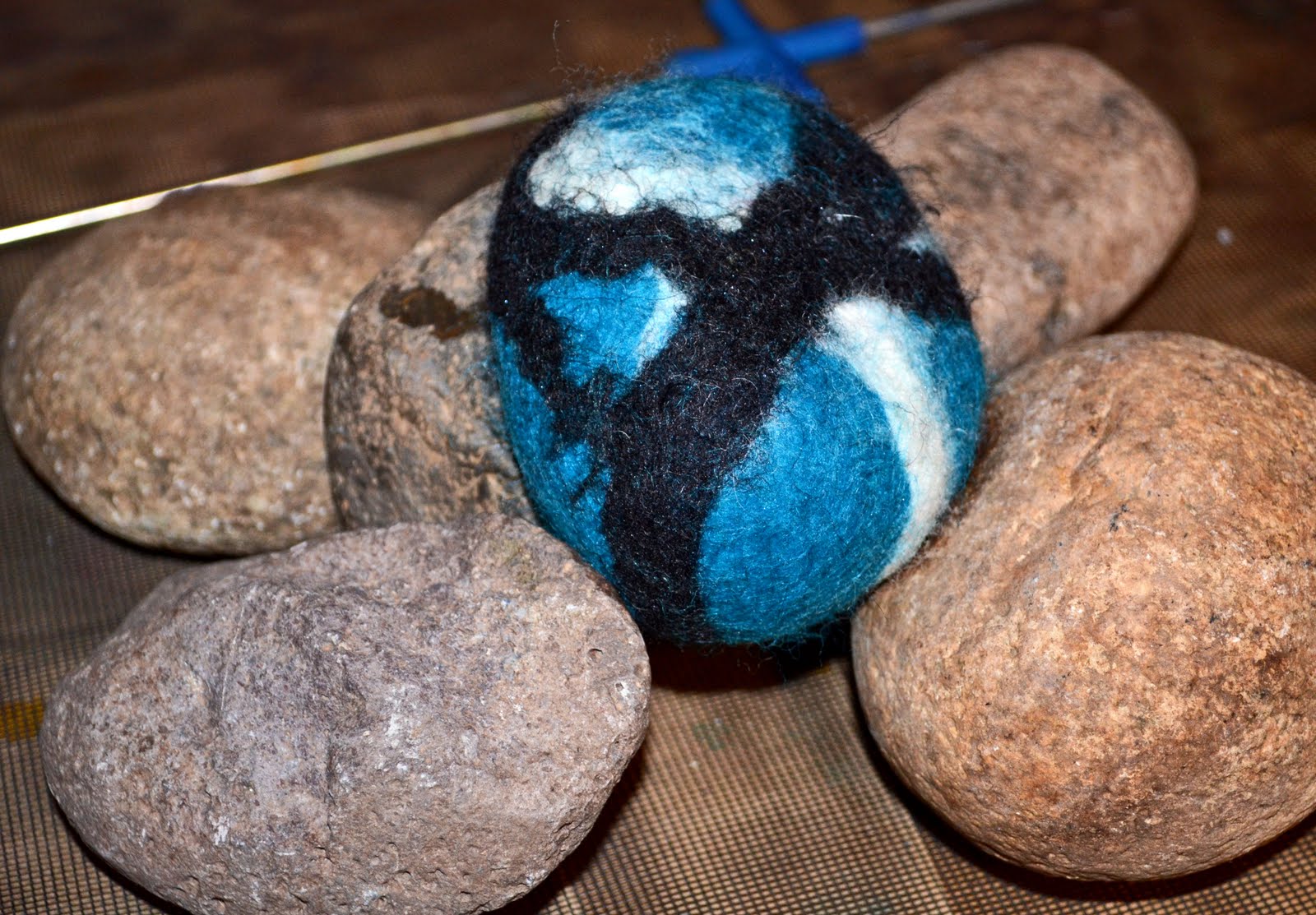 Tangible Daydreams Tutorial How to make a Wet Felted Rock