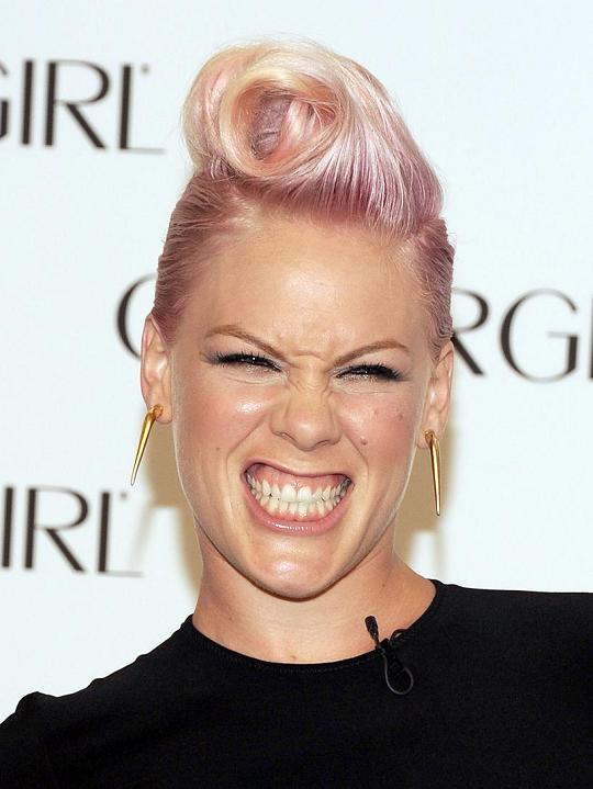 Pink Channels Gwen Stefani ~ Krazy Fashion Rocks