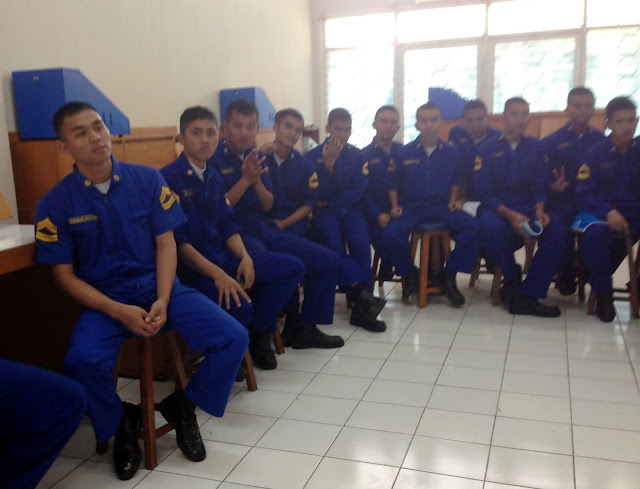 MAHASISWA UNNUR BANDUNG MENERIMA MATERI PELAJARAN