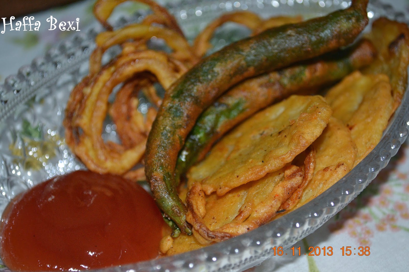 Onion & Potato fritters (Pakoray) Haffa's kitchen adventures