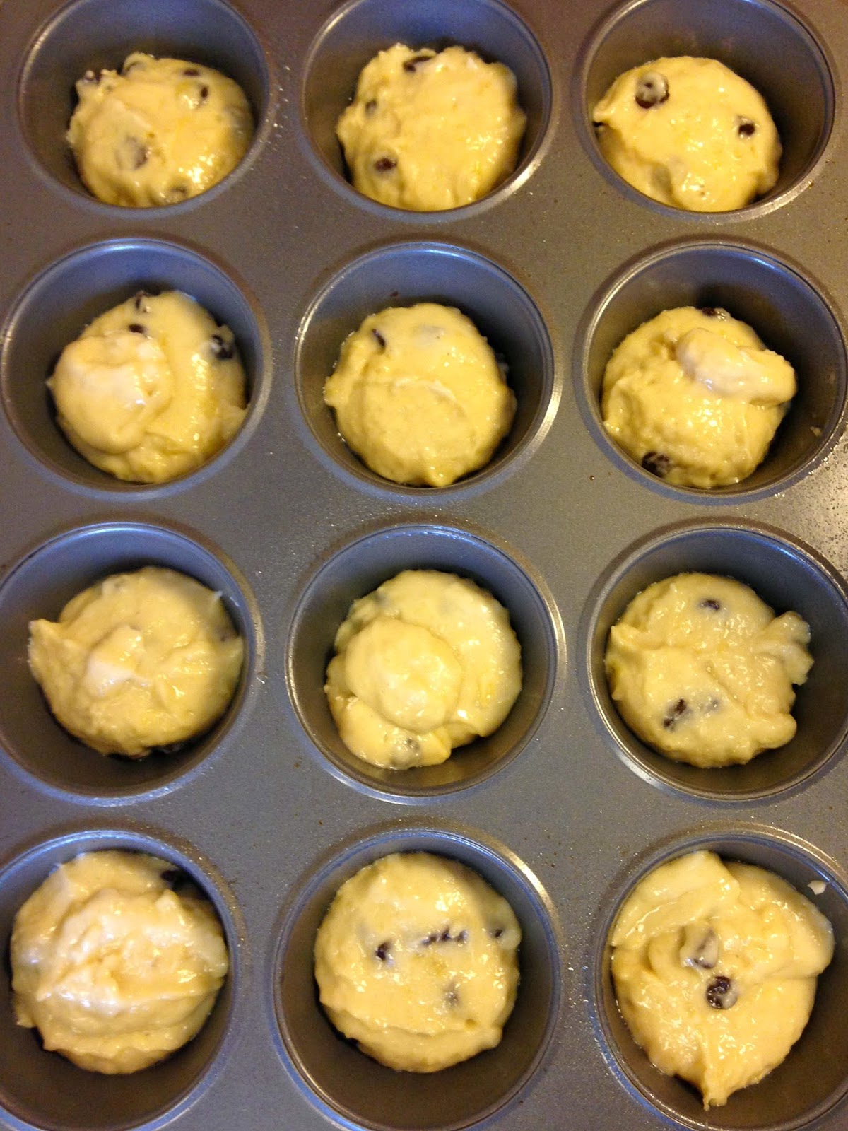 Lattes and Sunshine 100 calorie banana chocolate chip muffins