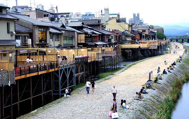 100 restaurantes construídos sobre palafitas