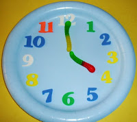 افكار تعليميه Clock+with+gummi+worm+hands