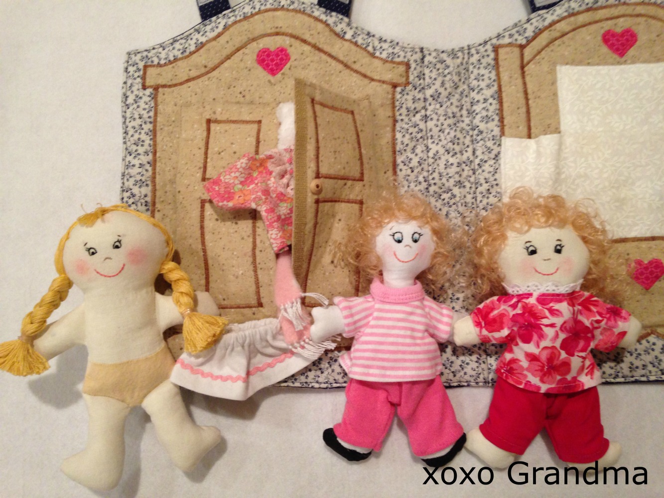 xoxo Grandma Fabric Doll House & a Free Pattern to Make a Mini Doll
