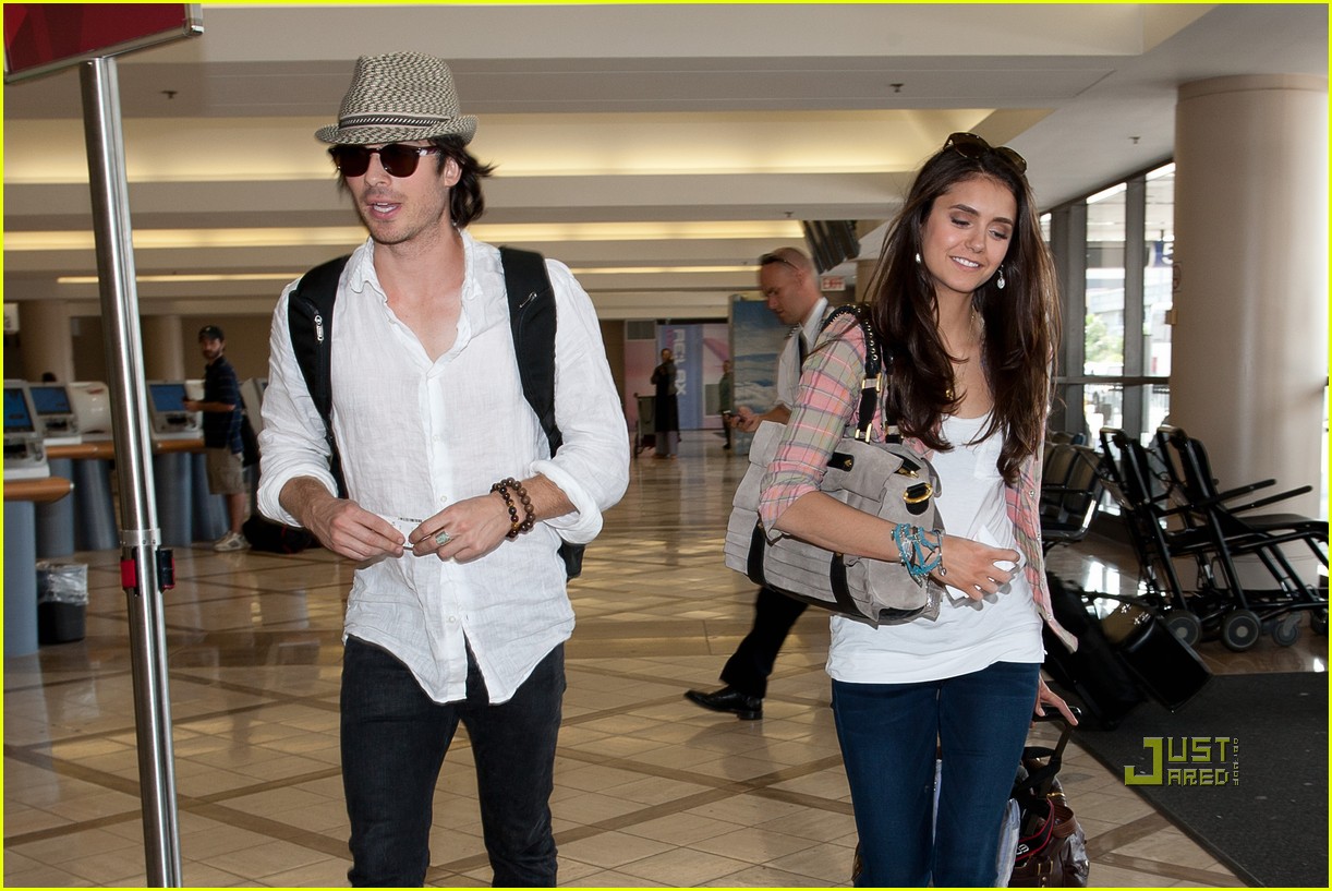 http://2.bp.blogspot.com/-9nrQ_dT9VSY/ThcQxhHDvYI/AAAAAAAAAEM/43EYLKsTji0/s1600/ian-somerhalder-nina-dobrev-lax-02.jpg