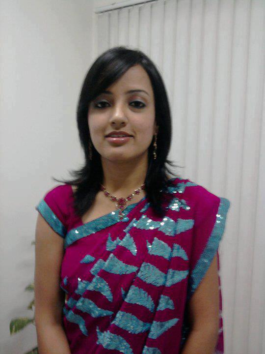Tamil Aunties Hot in Saree Photo