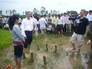 MR. SAM RAINSY removed the faked Vietnamese border posts from the Cambodian farmlands.