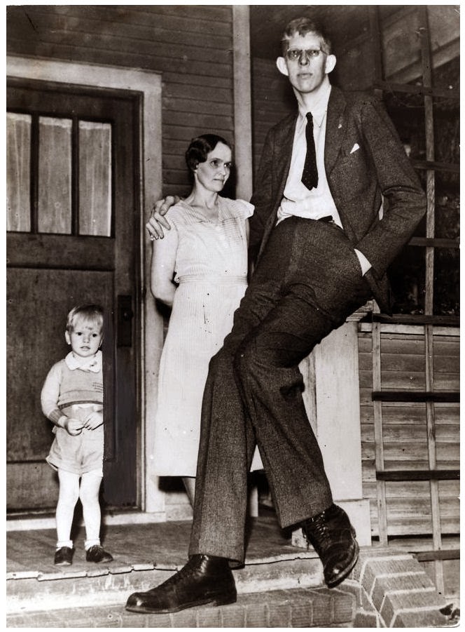Fascinating Historical Picture of Robert Wadlow in 1938 