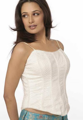 Bollywood-Actress-Yuvika-Chaudhary-Hot-Photos