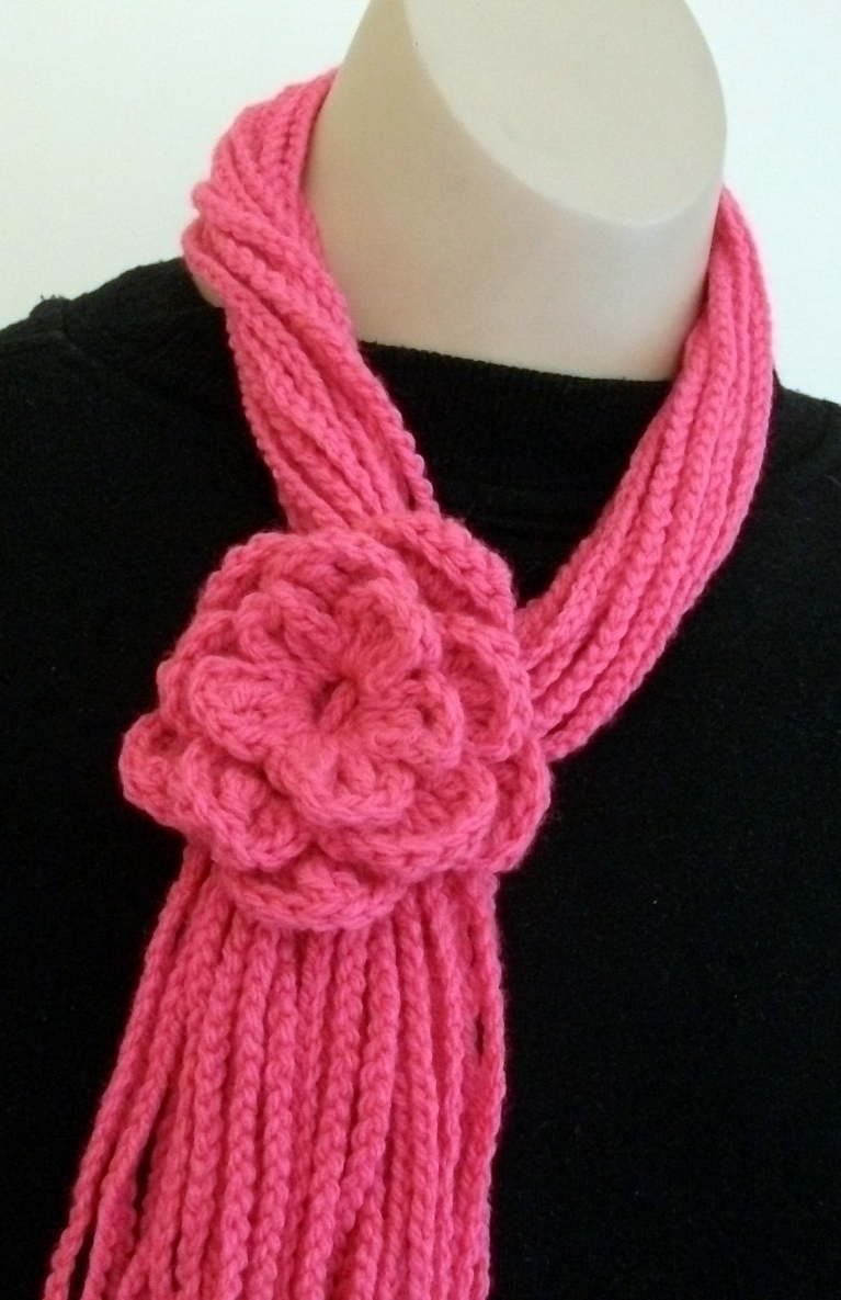 The Butterfly Loom: PRETTY PINK FLOWER AND CHAIN SCARF