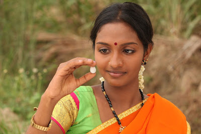 Tamil Actress in Saree Photos -4