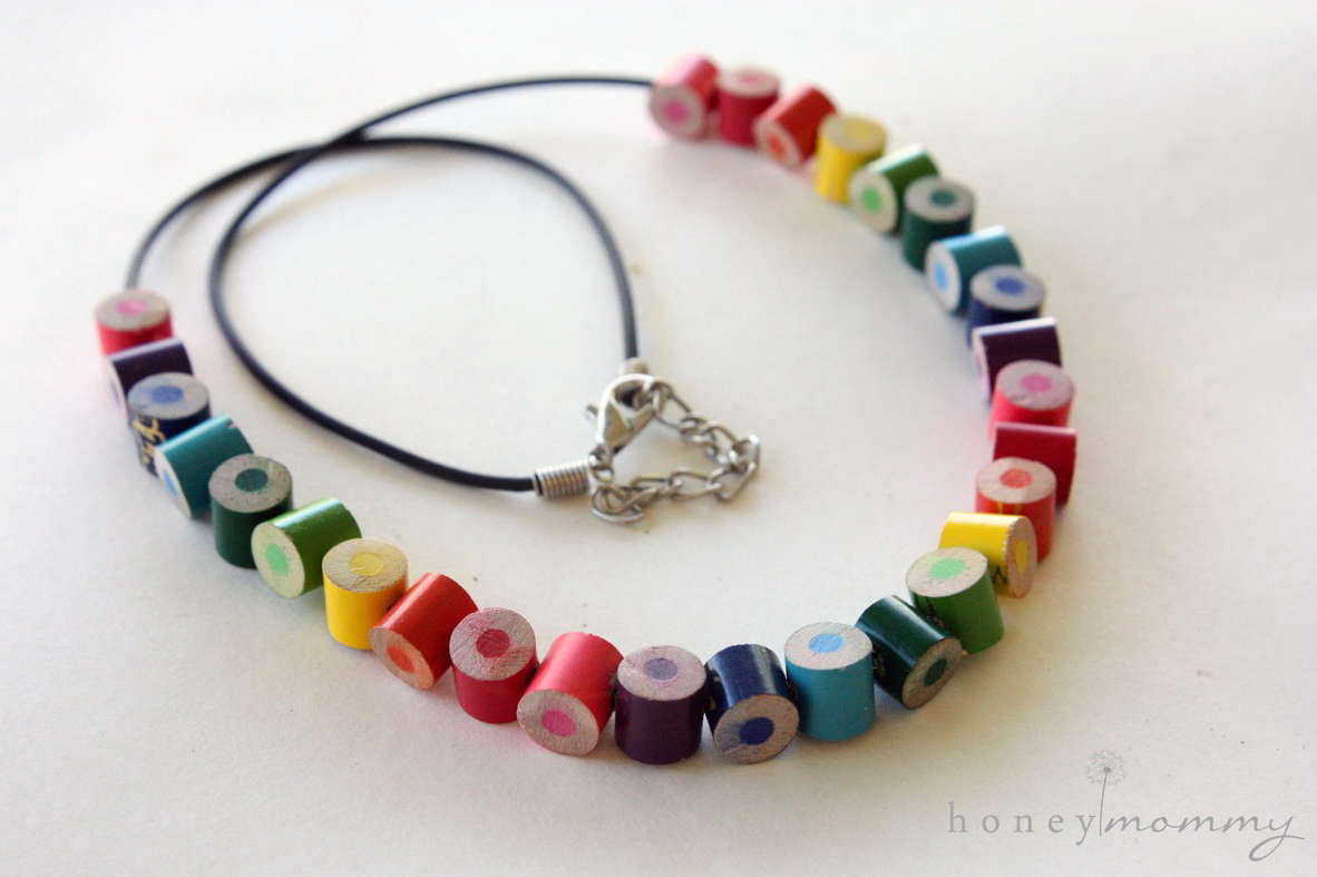 Honey Mommy Colored Pencil Necklace Tutorial