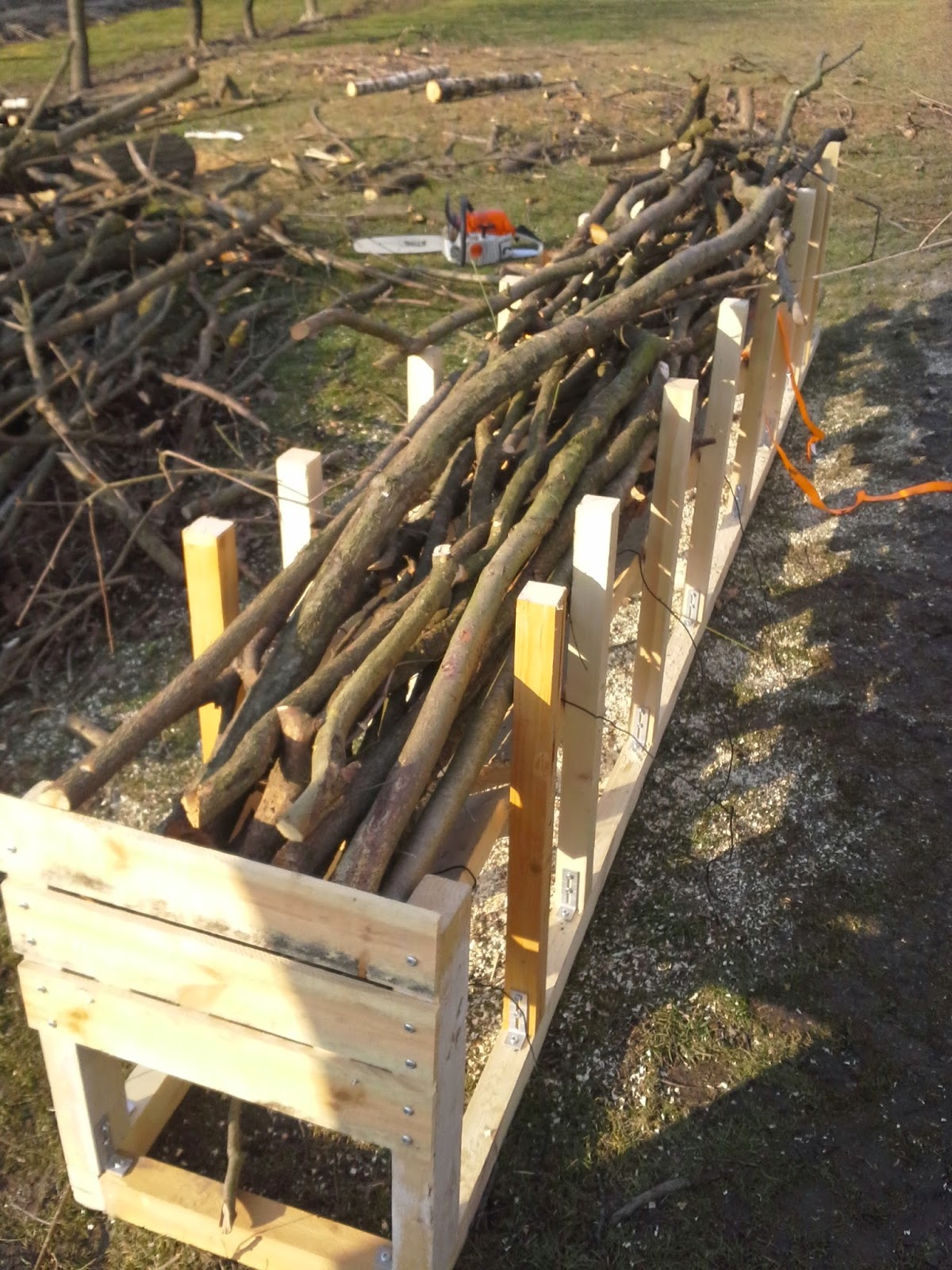 Holz Metall Und Smart Home Kleinholz Brennholz Schneiden