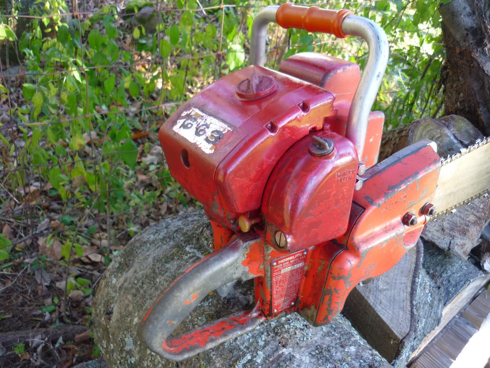 VINTAGE CHAINSAW COLLECTION HOMELITE 663.
