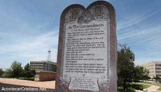 Monumento de los Diez Mandamientos de Capitolio de Oklahoma 