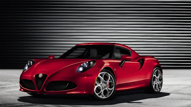 Alfa Romeo 4C front