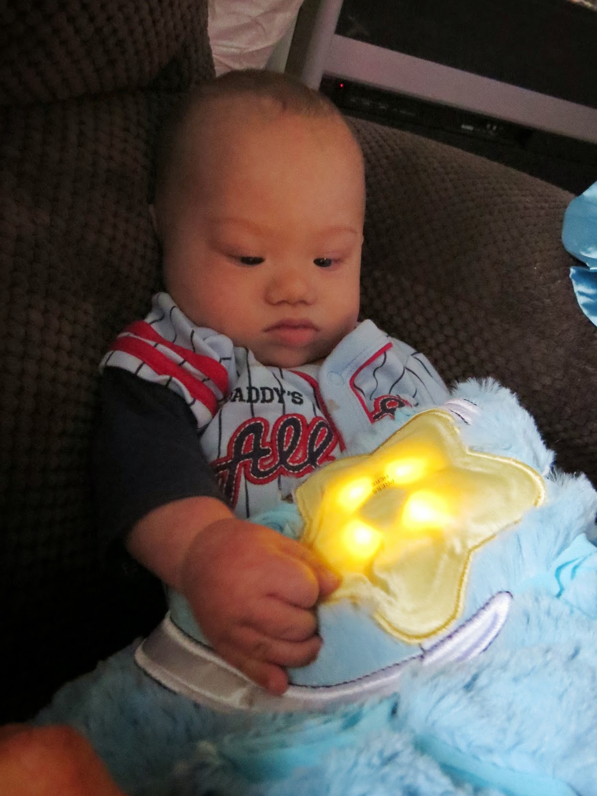 Learn to be a Mom Gift guide World 1st Smart Sensory baby blanket