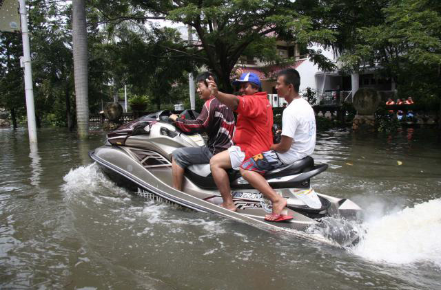 SAEFUL RICHY SEGARA: Banjir Hari Ini Bagiku Adalah Pelajaran Untuk Sukses