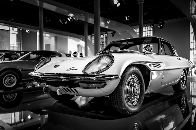 Mazda Cosmo :: Canon EOS5D MkIII | ISO100 | Canon 28mm | f/2.0 | 1/50s