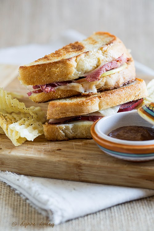 Cafe Lynnylu Pastrami,White Cheddar and Apple Grilled Cheese on French
