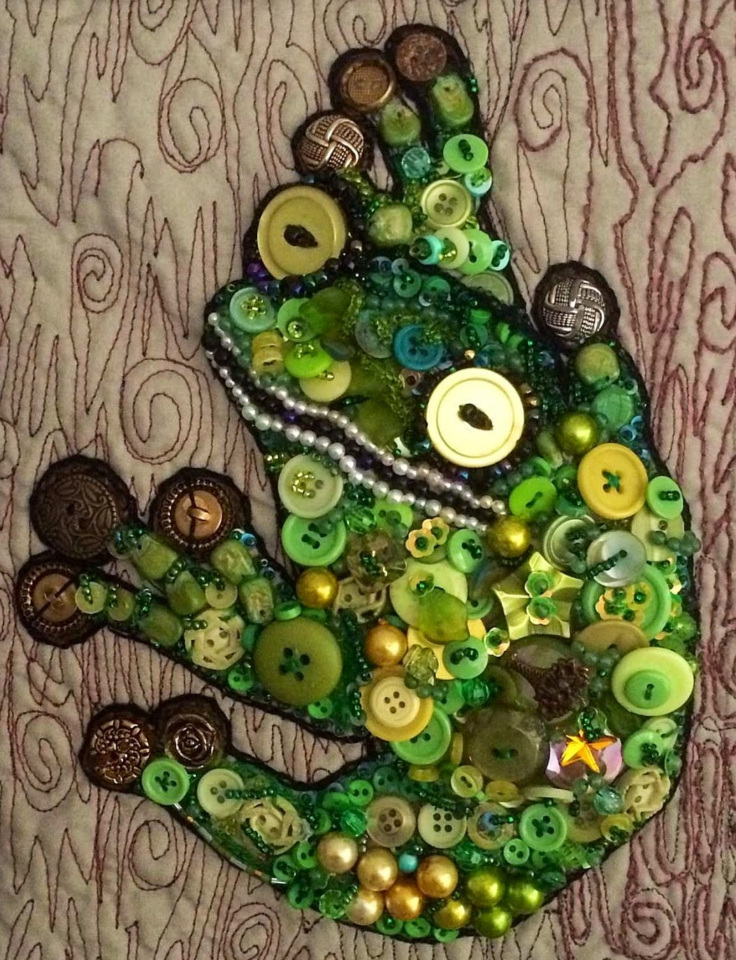 Fiber Obsession Tree frog made from buttons and beads