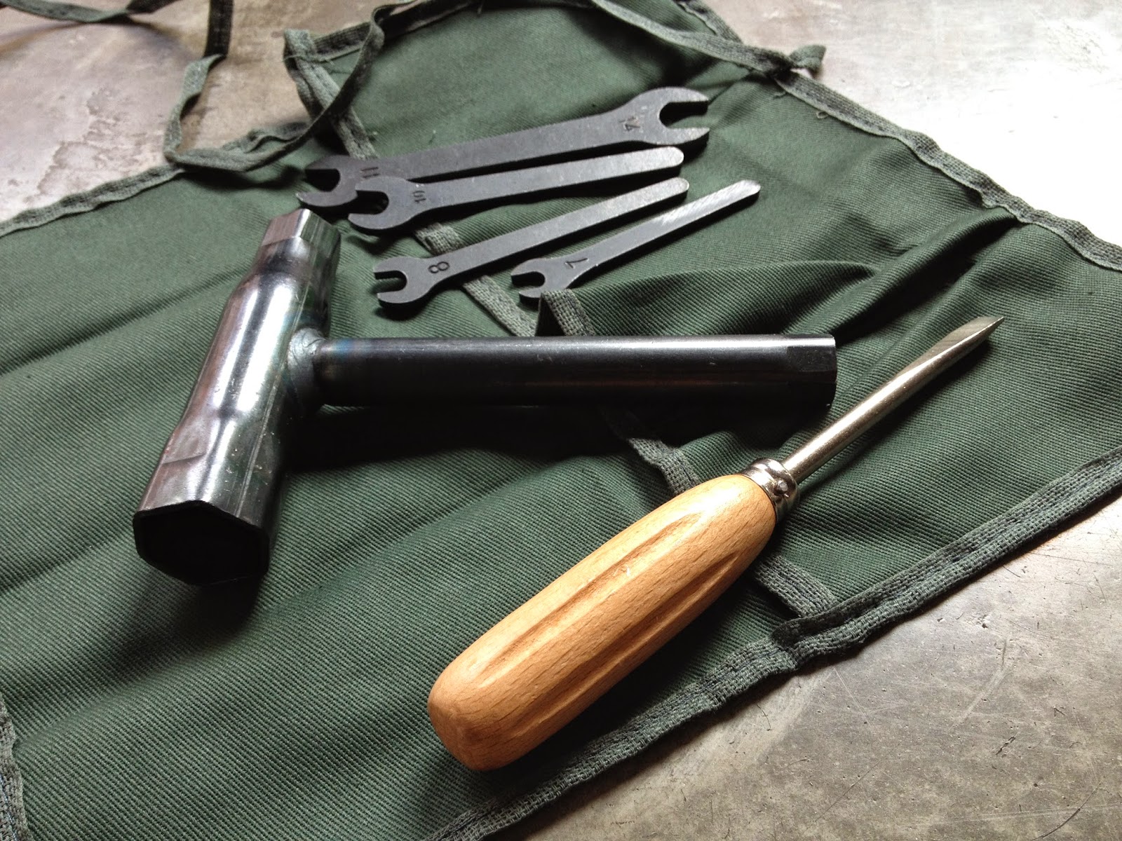 v e s p a m o r e Maskes Vespa tool set