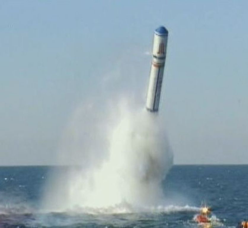 http://2.bp.blogspot.com/-A0xqJ10k5y4/TpwMF0YmizI/AAAAAAAAC9k/_CYiMF0vpKg/s1600/JL-2+r+MIRV++Giant+Wave+2+Chinese+IBtercontinental-range+submarine-launched+ballistic+missile+%2528SLBM%25298%252C000+km+multiple+warheads+Chinese+Type+094+%2528Jin-class%2529+submarine+Type+092+%25284%2529.jpg