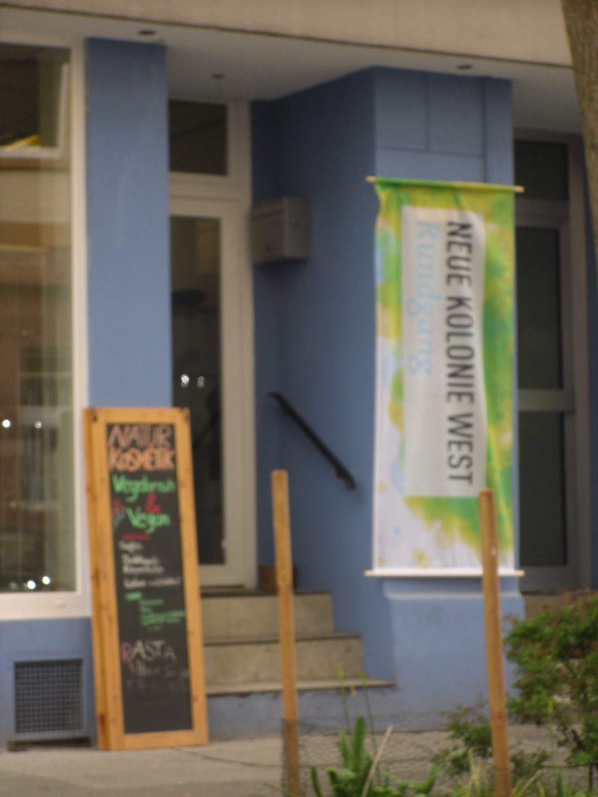 10schun 08 06 2013 Dortmund Kundsthandwerk Schmuck Seifen Studio Xcognito Neueroffnungsparty Sonja V Ladt Ein In Die Heinrichstrasse 17 Um Mit Ihr Und Sohn Gemeinsam Den Laden Zu Taufen