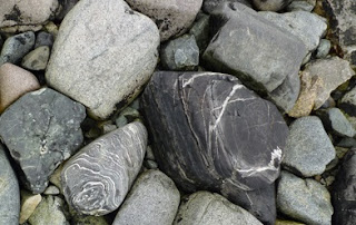 гора булыжников