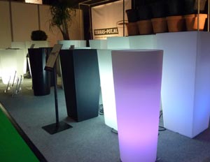 Verlichte bloempotten: Bloempot met verlichting - wisselende kleuren Verlichte bloempotten: Bloempot met verlichting - wisselende kleuren