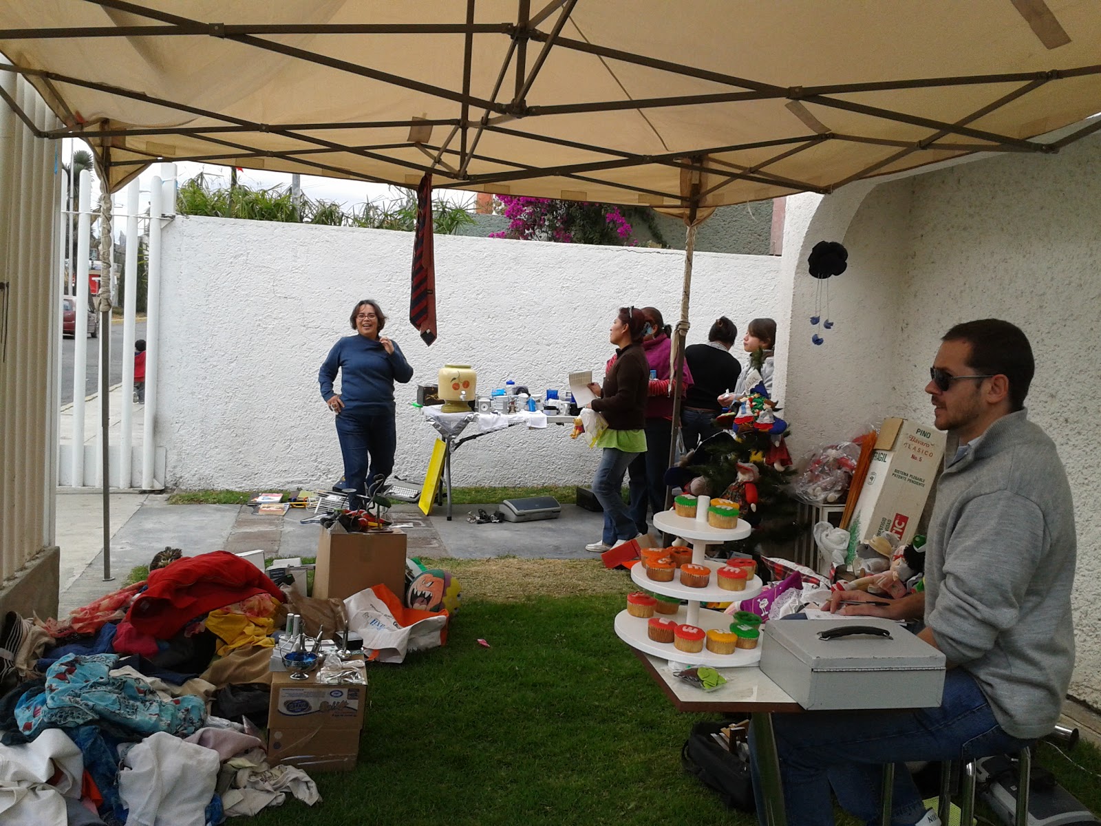 Corazón Violeta Venta de Garage