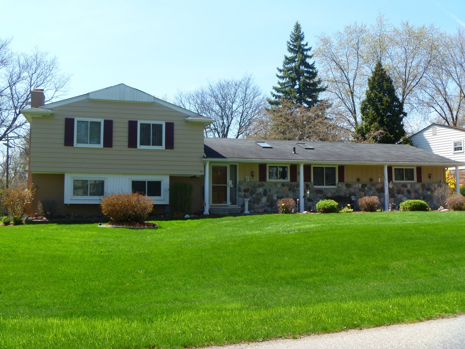 Homes for Sale in Farmington Hills MI Blog Subdivision Kimberly 48334