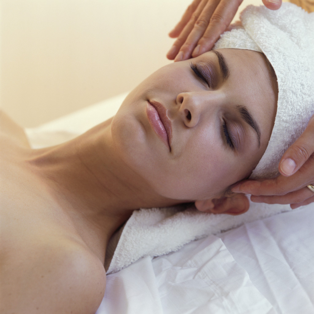 SWEAR Doing a facial at home girl