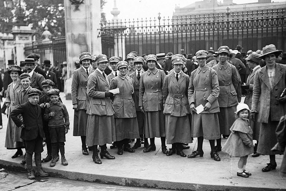 النساء في جيوش العالم  - صفحة 2 World+War+1+-+British+Army+female+soldiers+2
