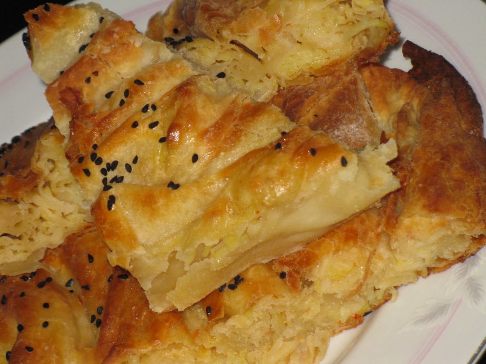 ŞİFALI YEMEK TARİFLERİ PATATESLİ RULO BÖREK