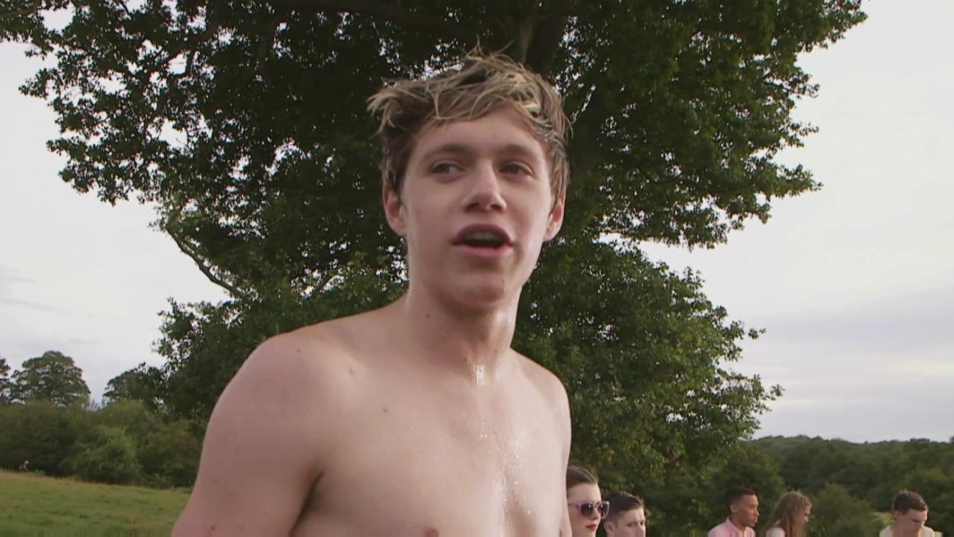 Niall Horan Shirtless Workout | Oh yes I am