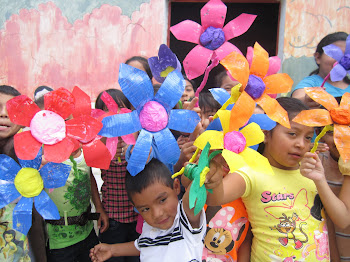 Reciclaje de botellas plásticas con los niños