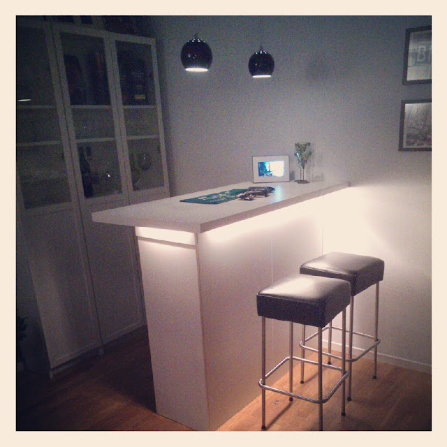 IKEA Hackers: Kitchen cabinets as a bar