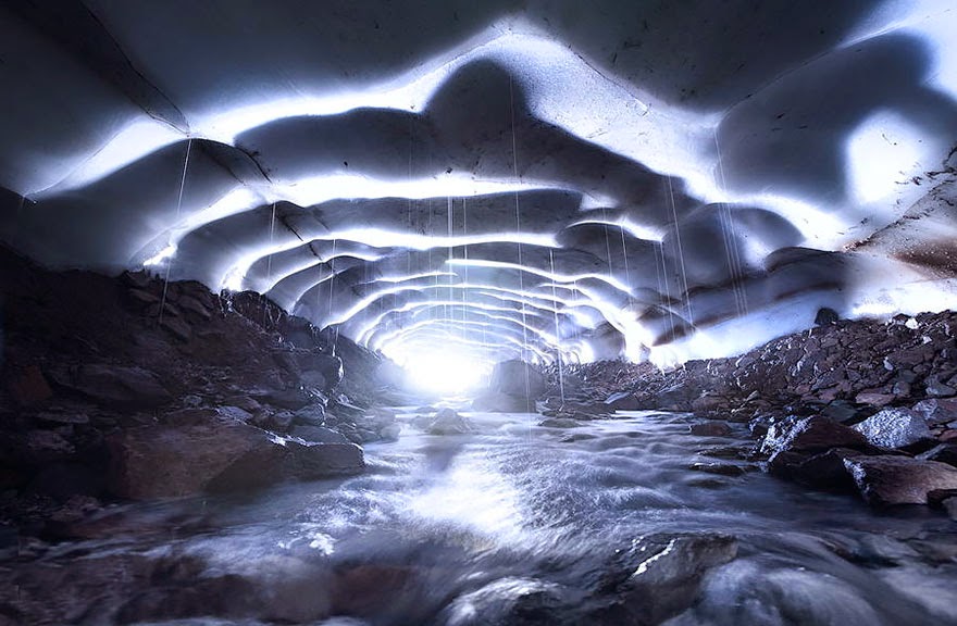 28. Ice Cave in Oregon, USA - 29 Unbelievable Locations That Look Like They’re Located On Another Planet 28. Ice Cave in Oregon, USA - 29 Unbelievable Locations That Look Like They’re Located On Another Planet