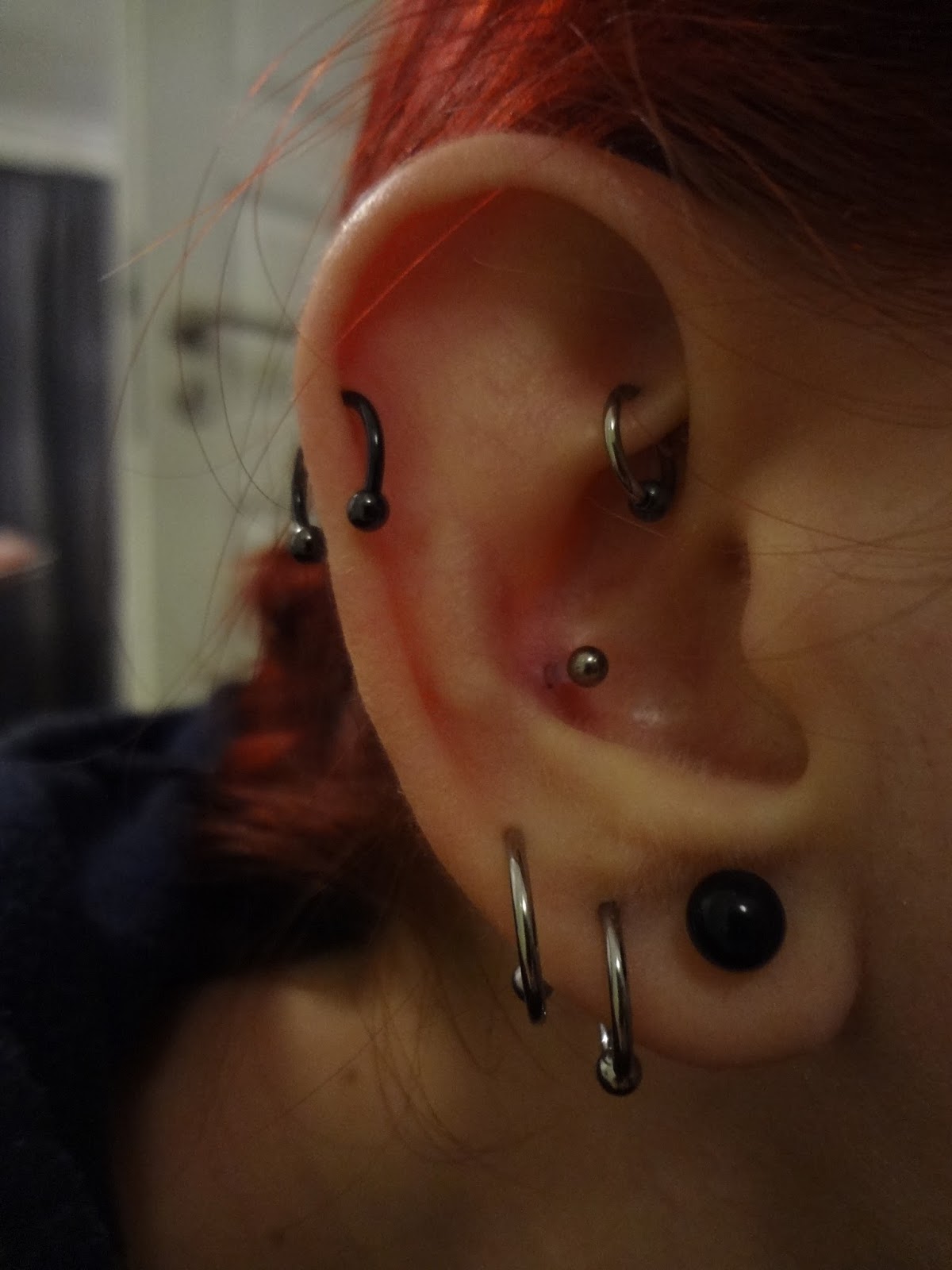Selene Niniel Neues Piercing Inner Conch