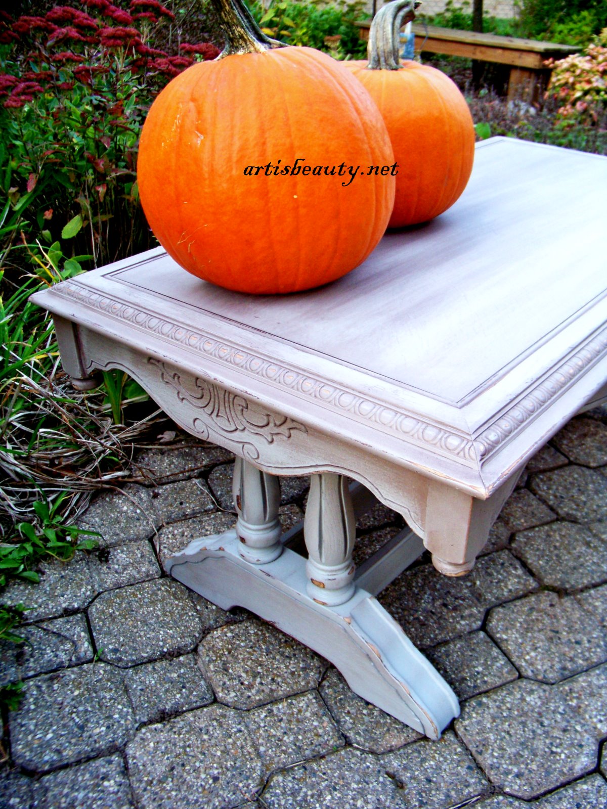 ART IS BEAUTY Goodwill Coffee table