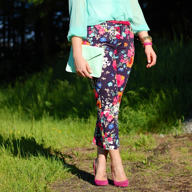 Target Canada floral pants, GAP mint clutch,sheer mint Forever 21 blouse,and pink suede pumps