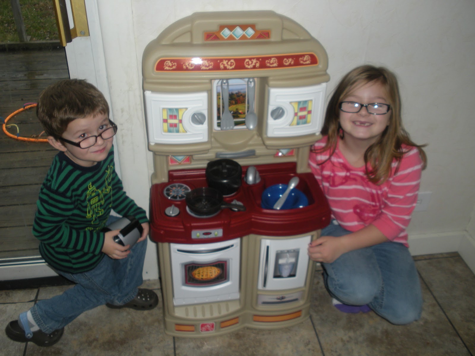 step2 cozy kitchen includes 21 piece accessory set