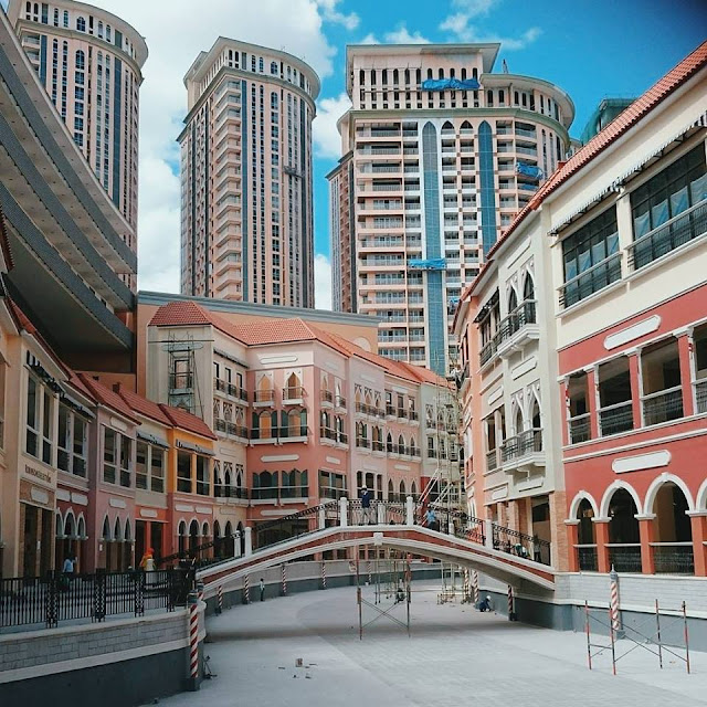 Newest Attraction: Venice Grand Canal Mall In Taguig! STUNNING