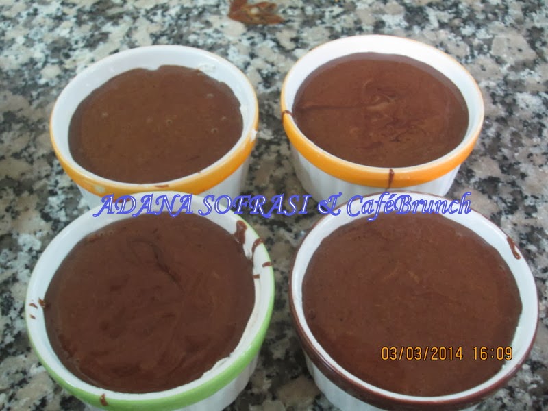 Adana Sofrası çikolata şelalesi (içinden sıcak çikolata akan kek)