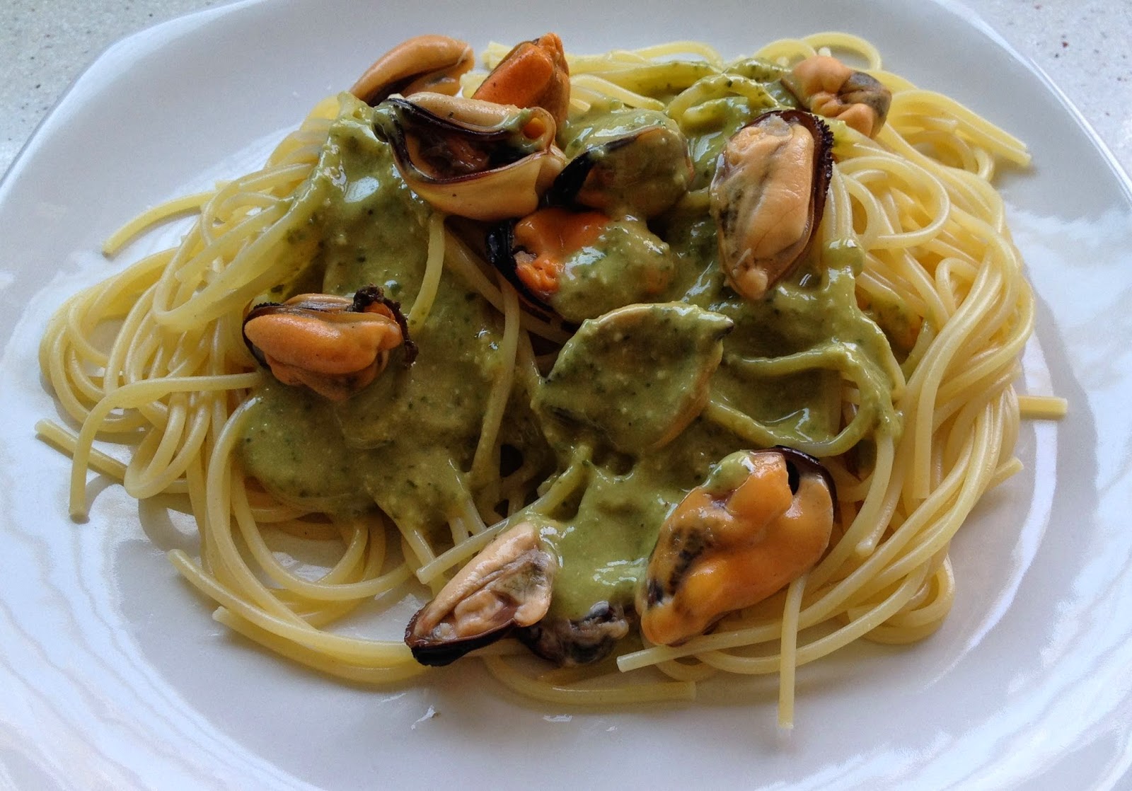 Tallarines con mejillones al pesto Tallarines con mejillones al pesto