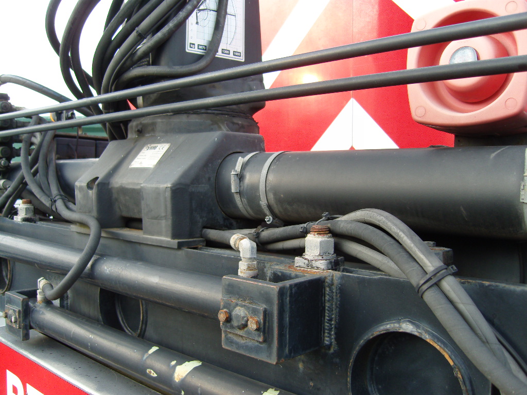 Hiab 0712 with Hydraulic Winch , Remote control ,Top of the range